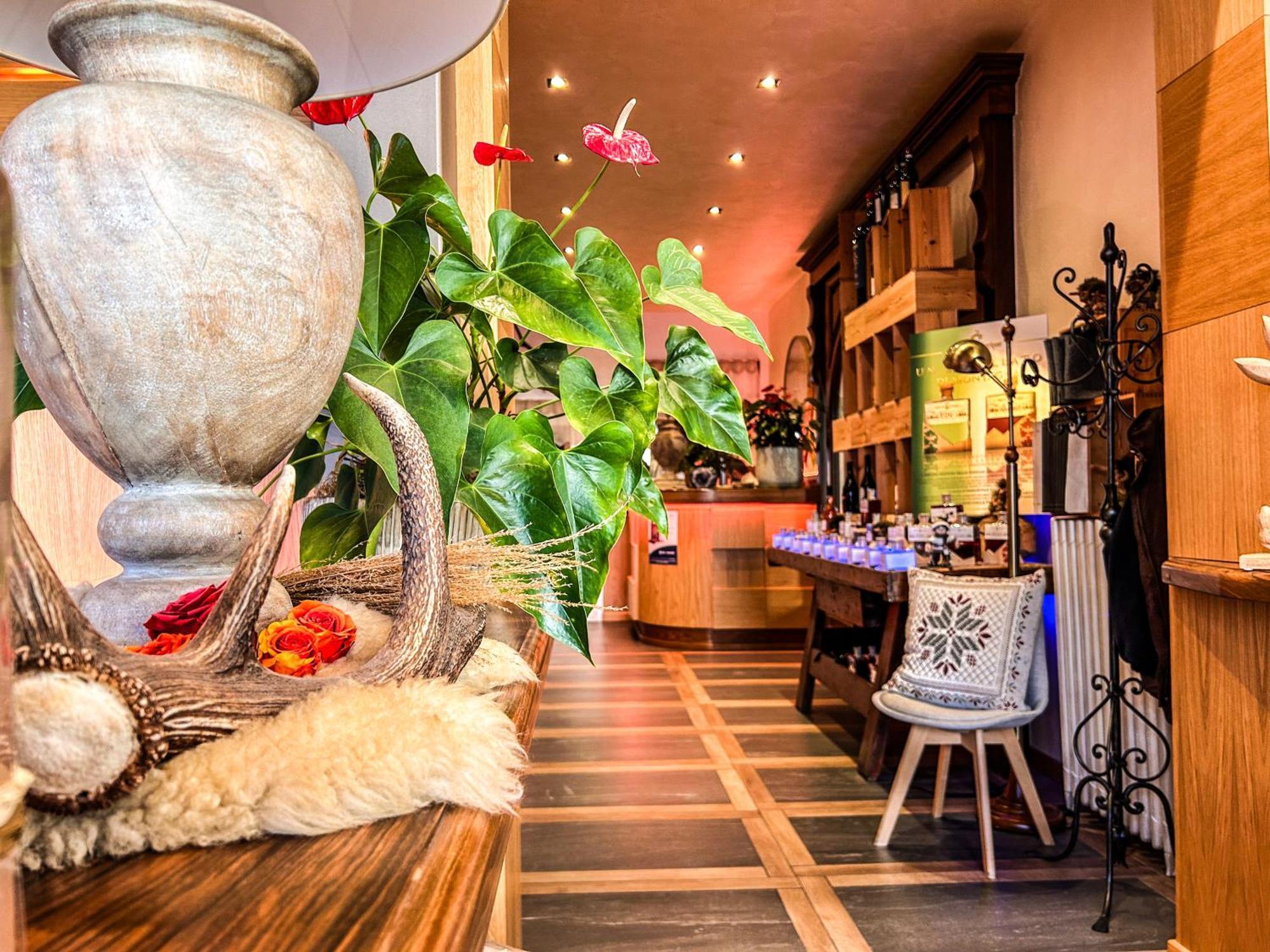 Hotel Moderno Restaurant Serina  Bagian luar foto