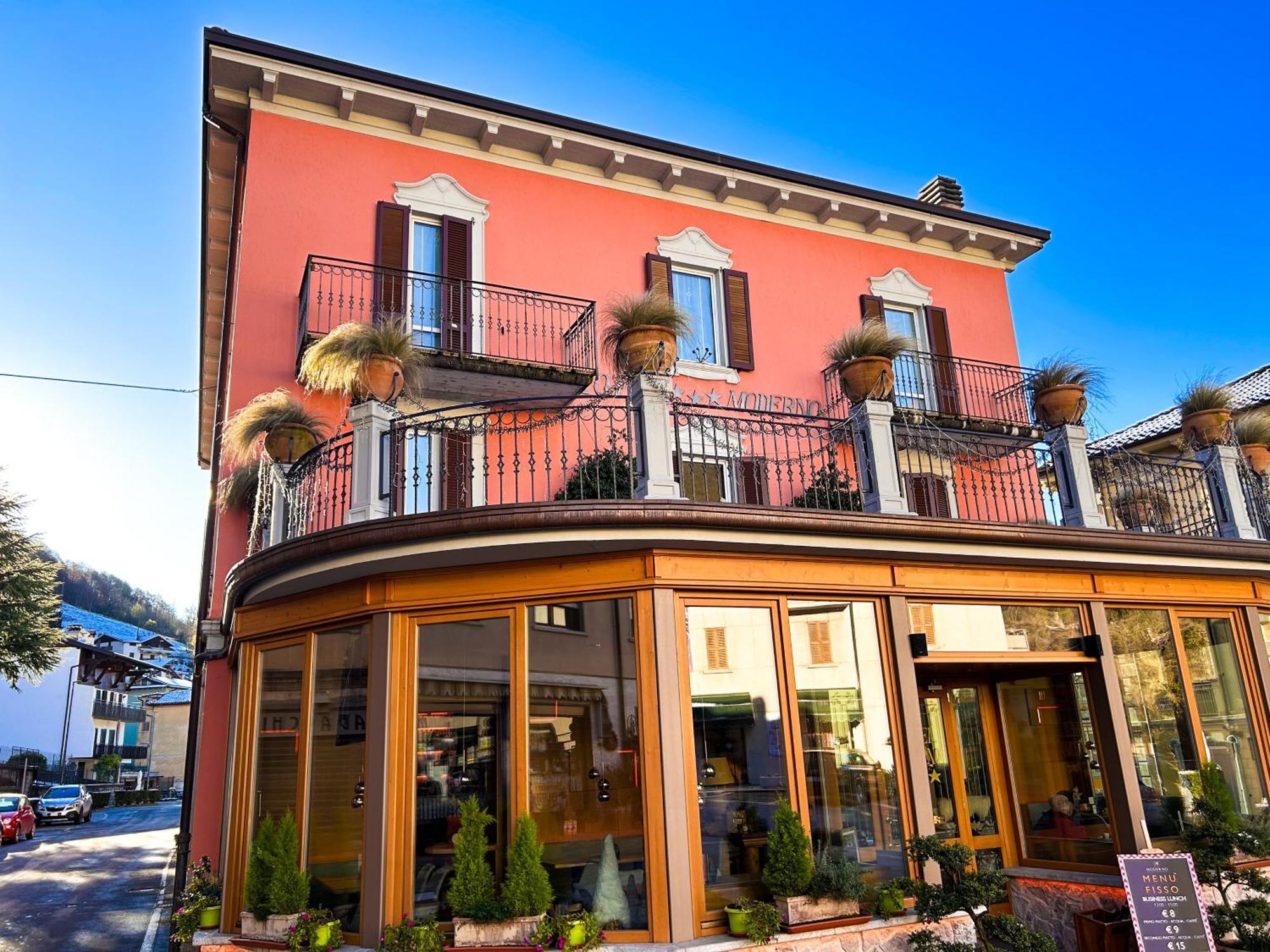 Hotel Moderno Restaurant Serina  Bagian luar foto
