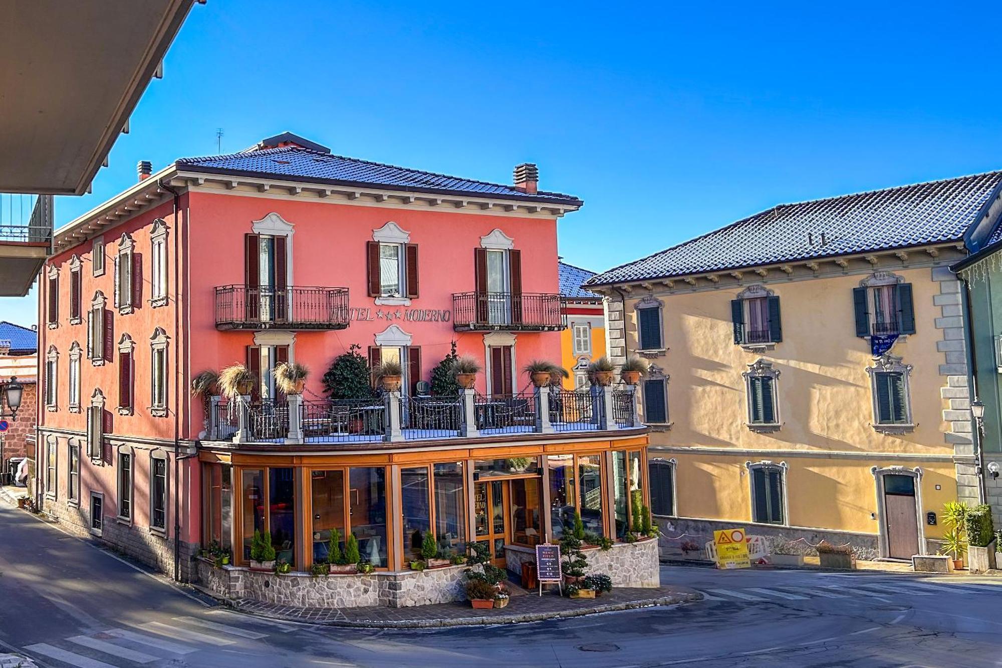 Hotel Moderno Restaurant Serina  Bagian luar foto