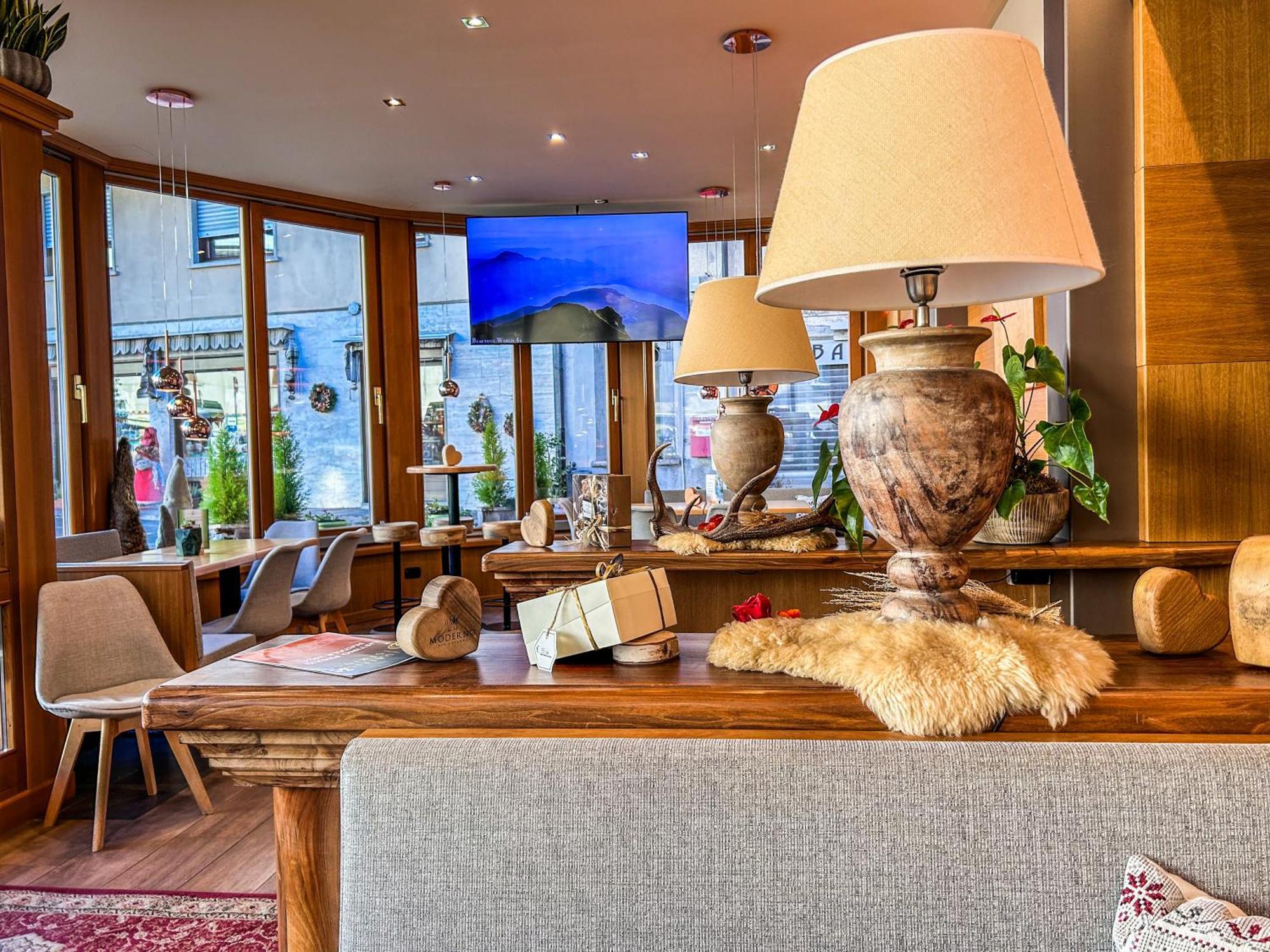 Hotel Moderno Restaurant Serina  Bagian luar foto